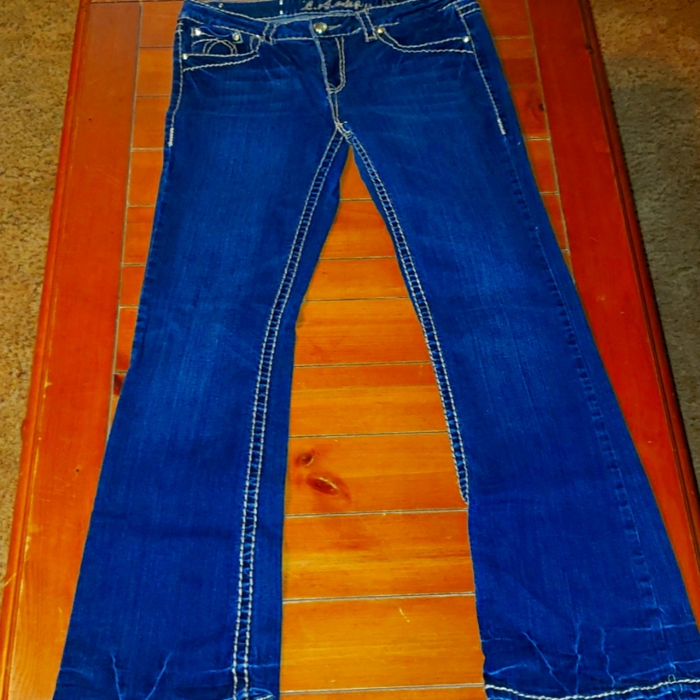 L.A. Idol Blue w/tan stitching designer jeans 👖